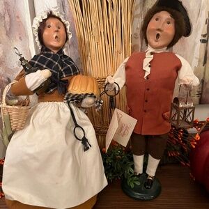 Byers Choice Williamsburg Tavern & Inn Keeper Figurines